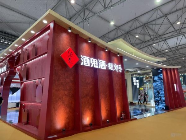 巨牛盈 酒鬼酒傍上胖东来“大腿”，能否挽救颓势？