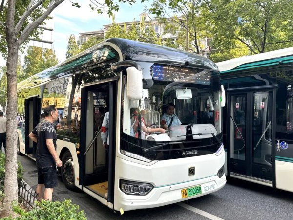 牛股动力 开学啦！这条定制公交护送普陀学子直达校园