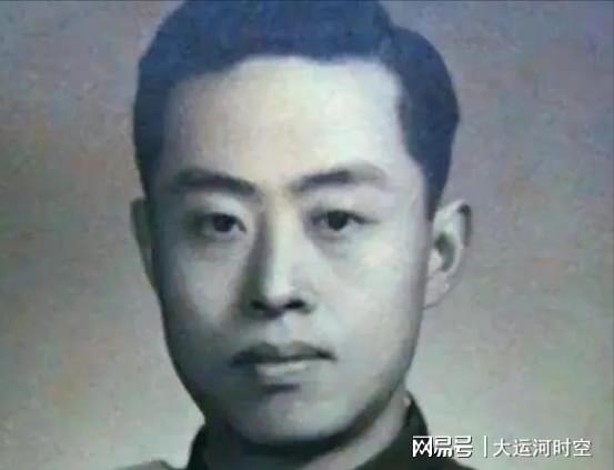 大资本 1957年主席卫士回老家，父母吃不上饭，惊动县领导：他身份不简单